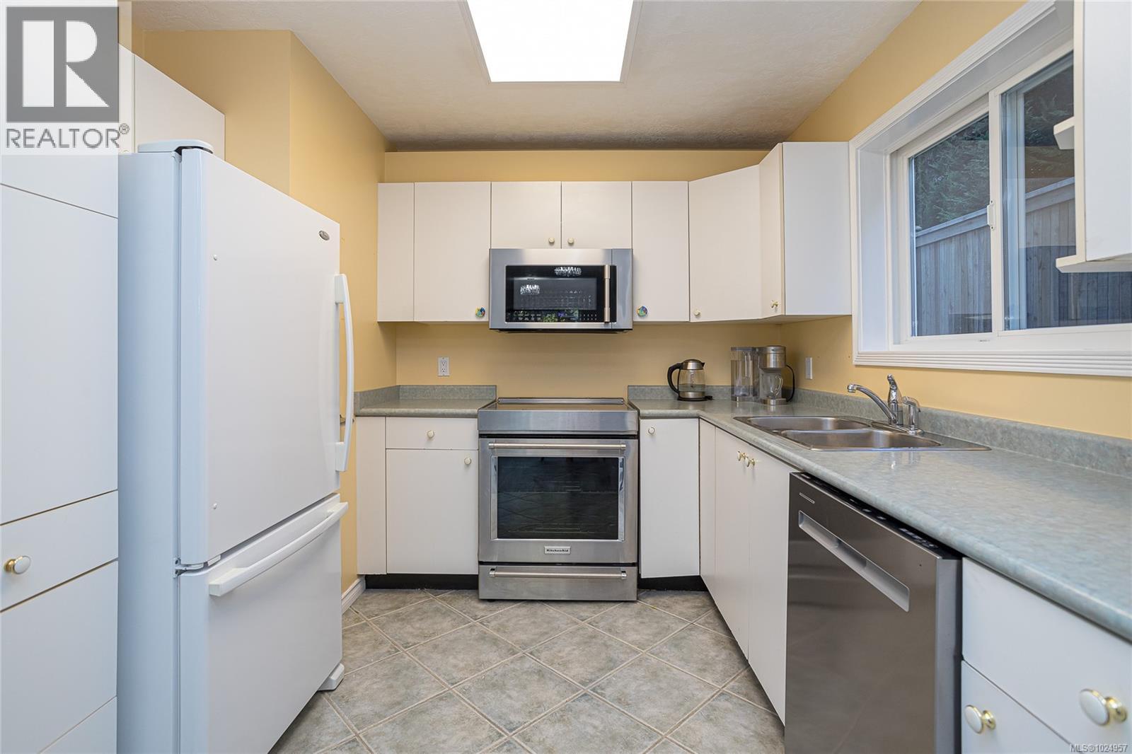  521 Pamela Place, Saanich