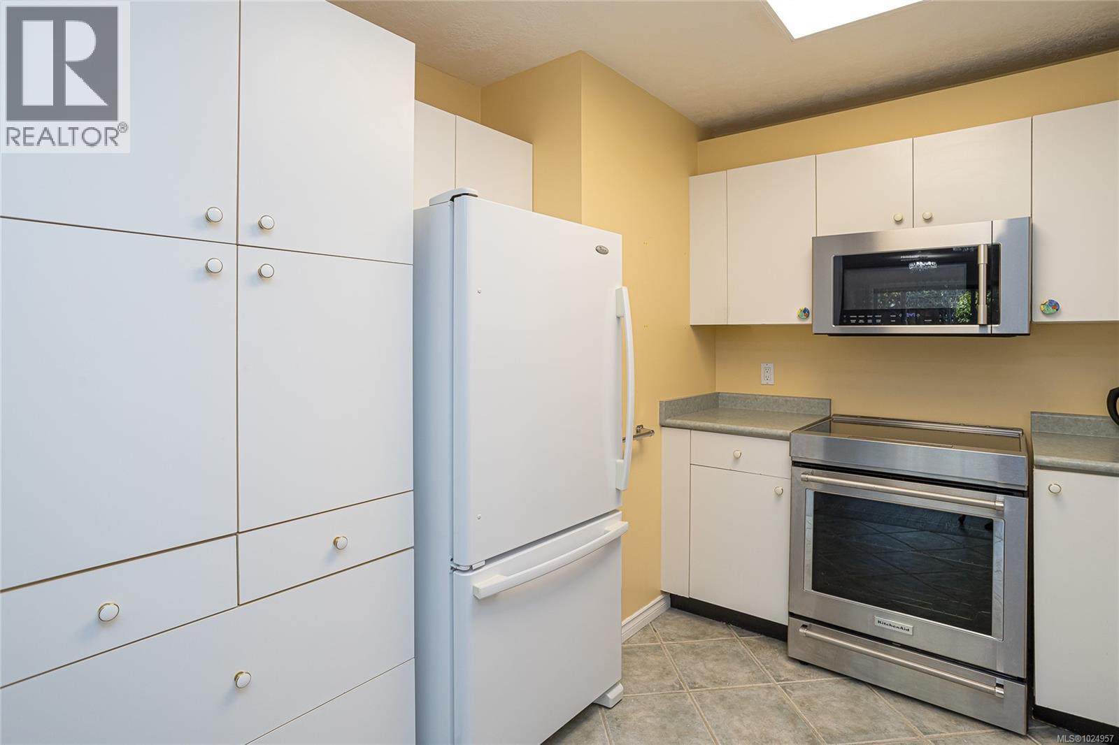  521 Pamela Place, Saanich