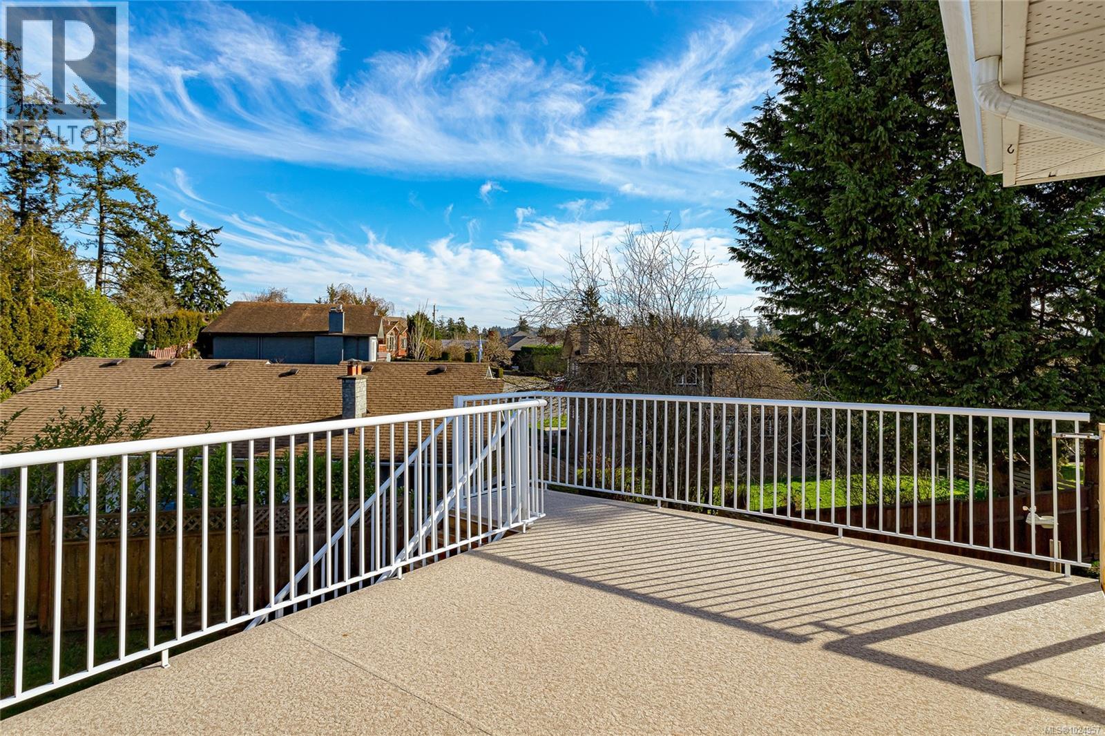  521 Pamela Place, Saanich