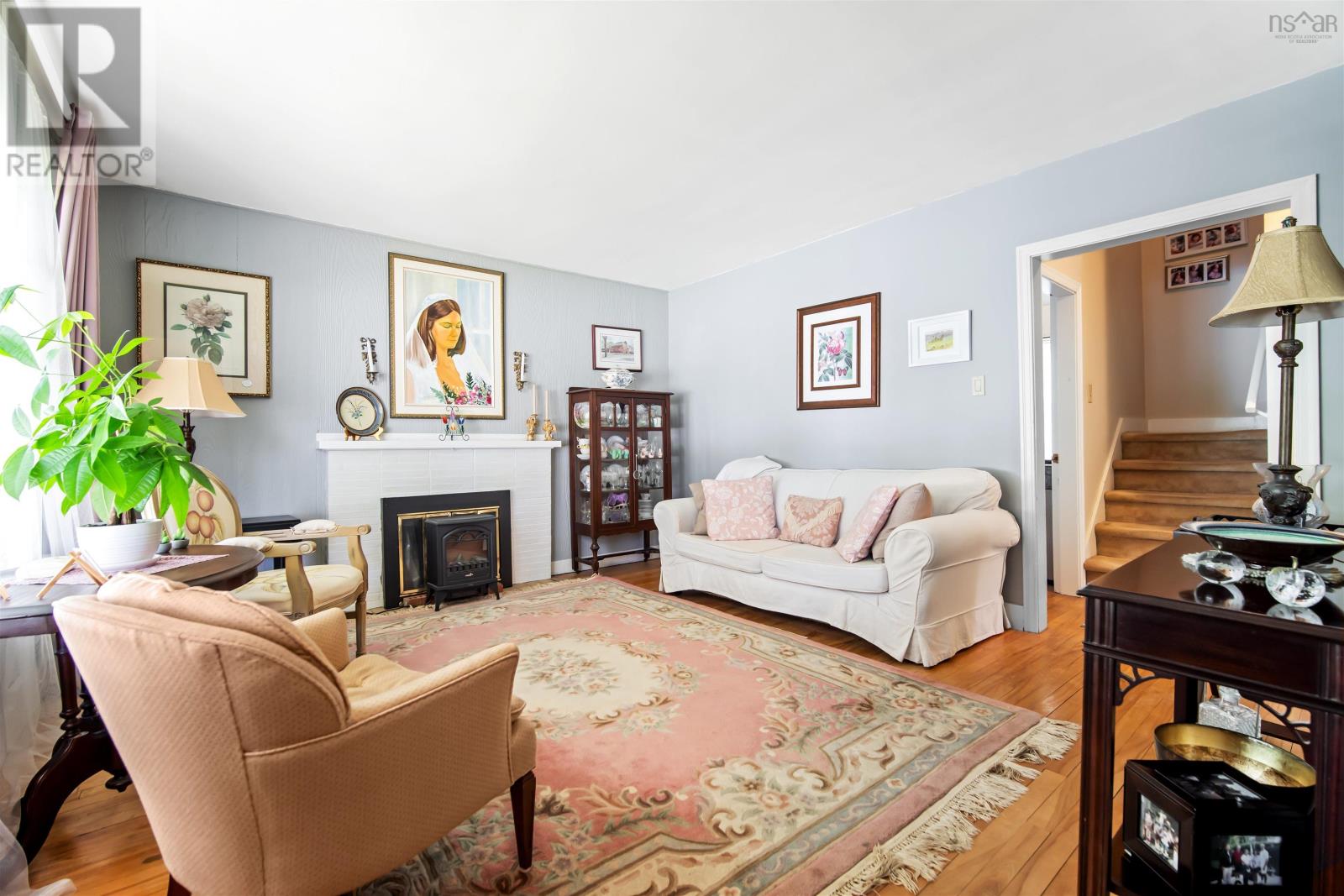 Property 17 of 49 of 6 Piers Avenue