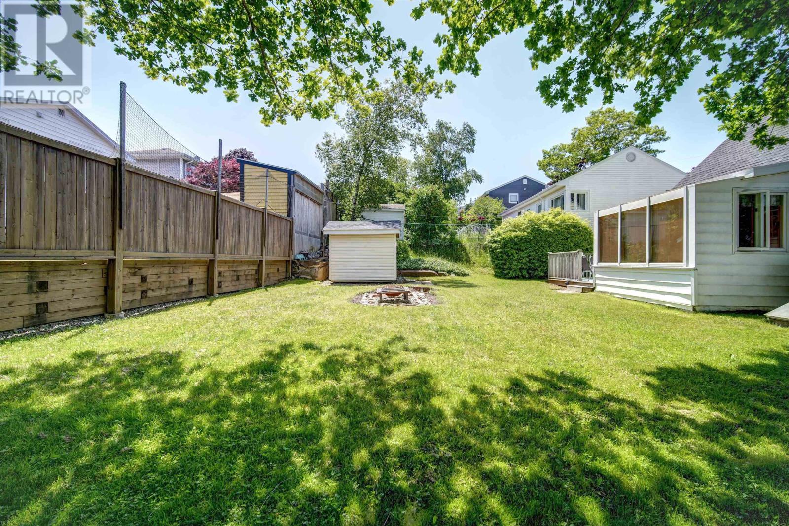 Property 12 of 49 of 6 Piers Avenue