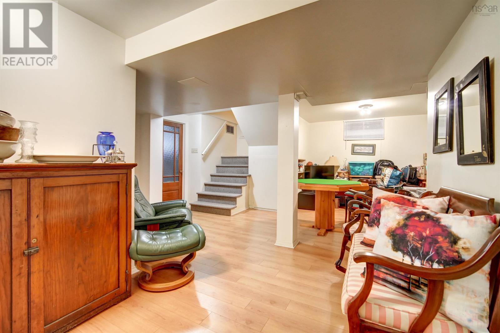 Property 43 of 49 of 6 Piers Avenue