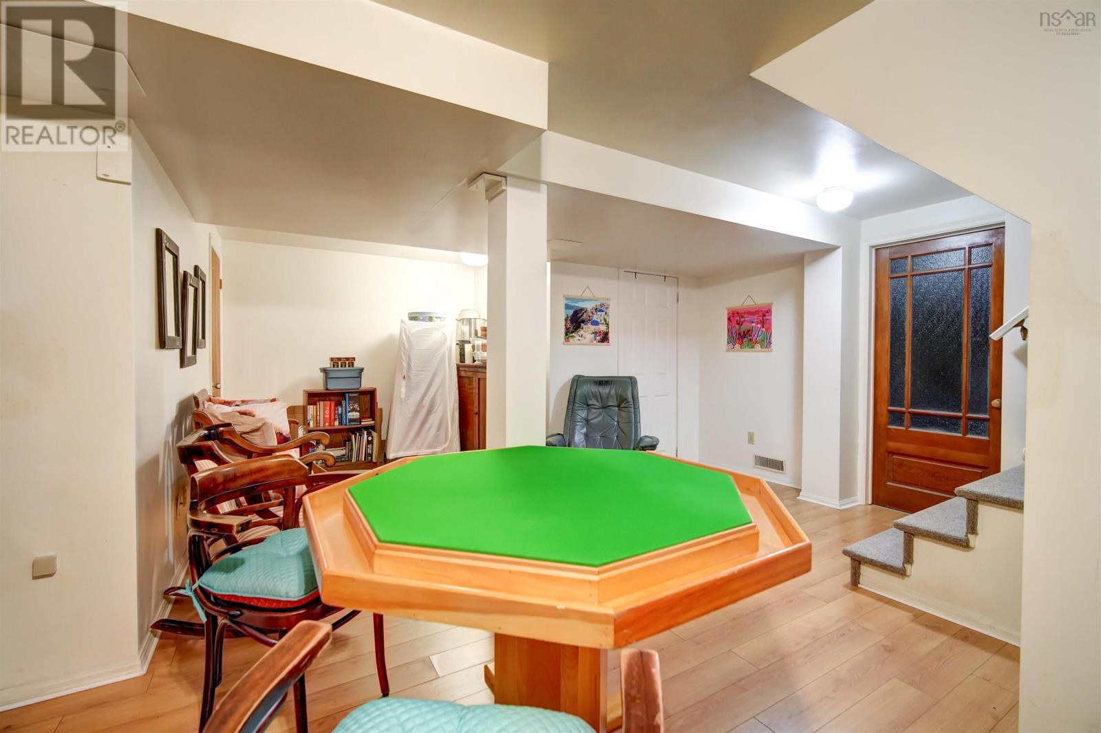 Property 44 of 49 of 6 Piers Avenue