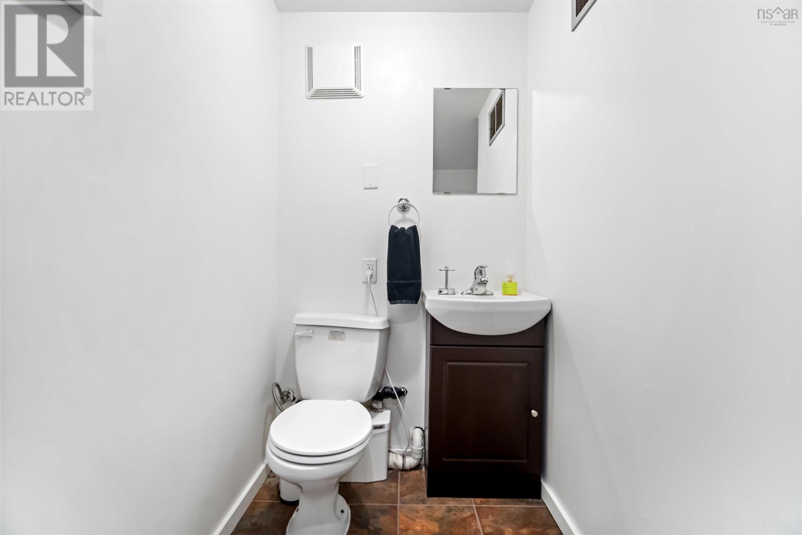 Property 46 of 49 of 6 Piers Avenue