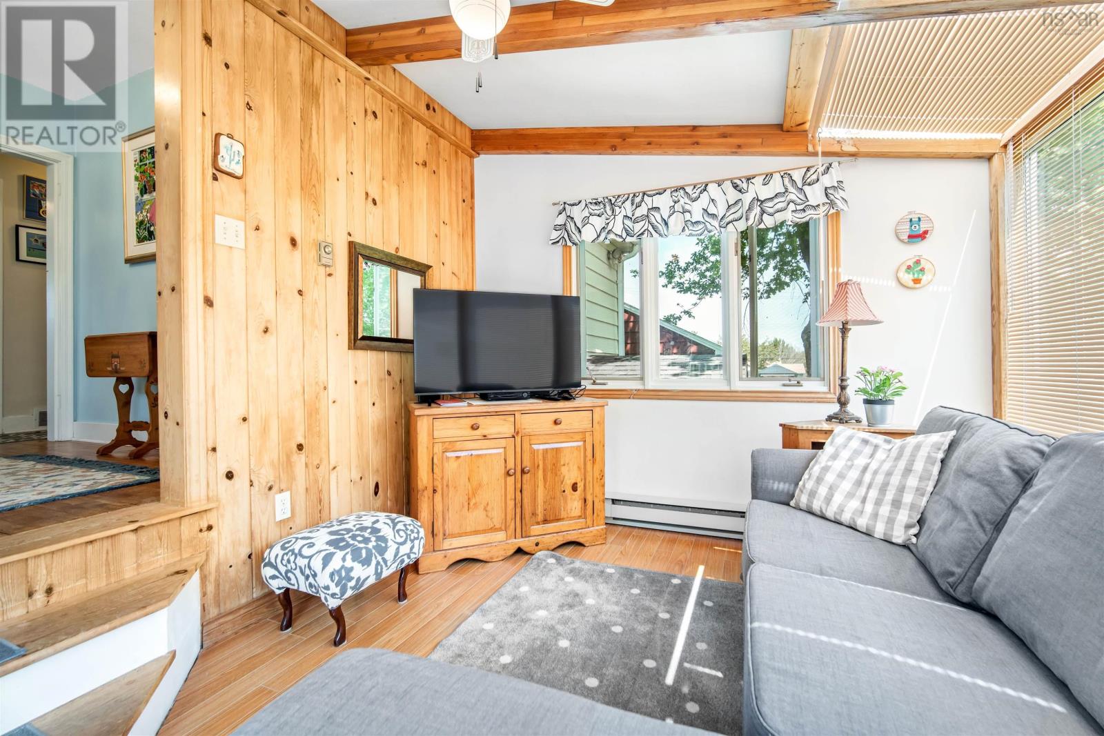 Property 32 of 49 of 6 Piers Avenue