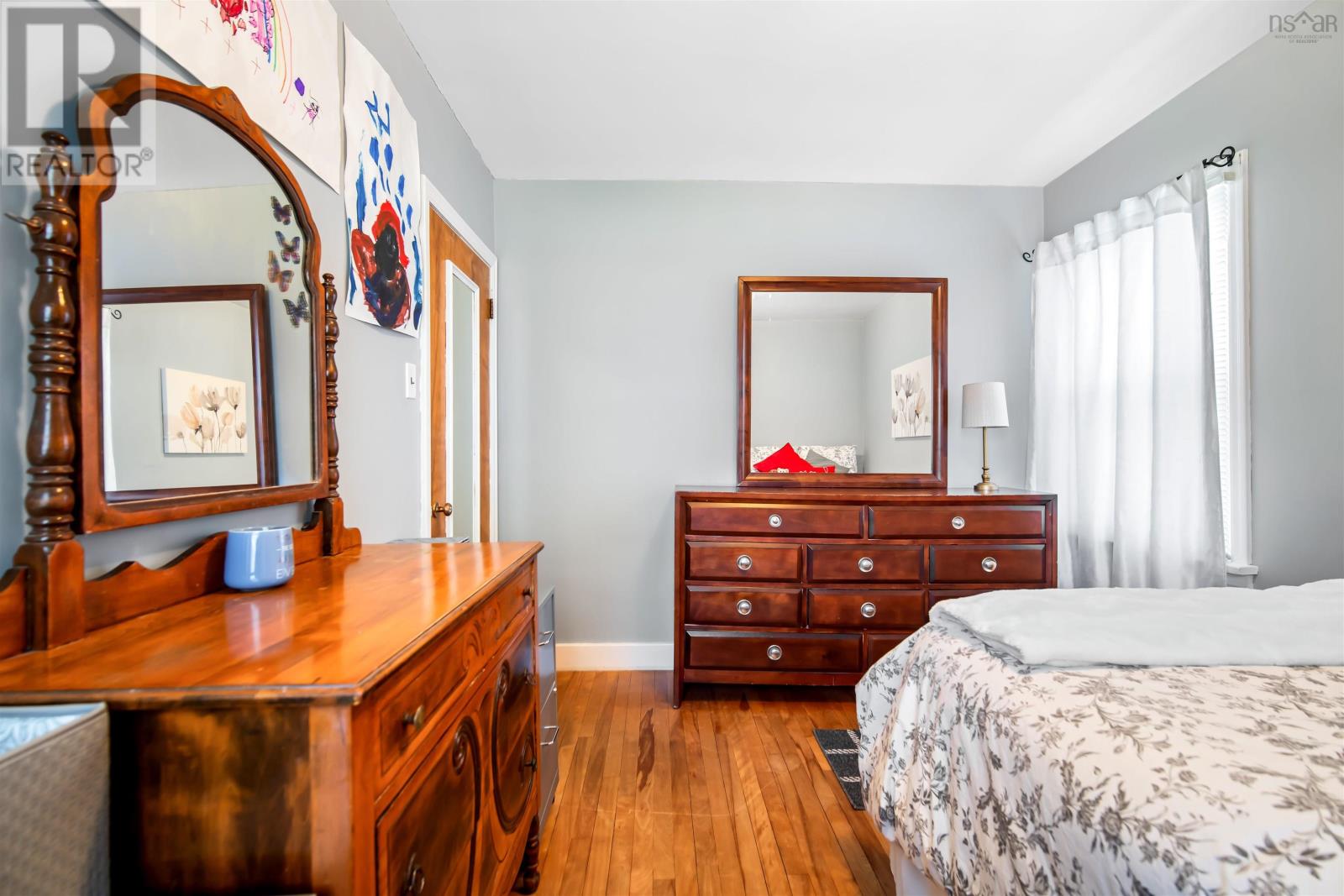 Property 27 of 49 of 6 Piers Avenue