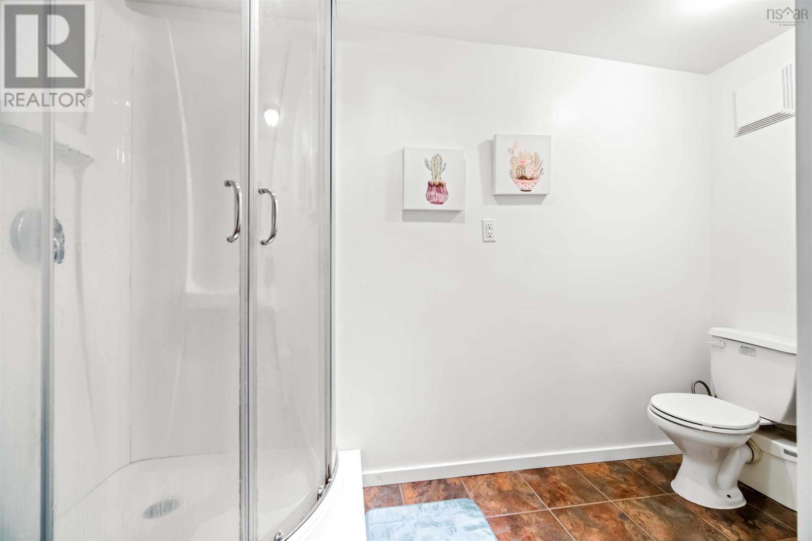 Property 45 of 49 of 6 Piers Avenue