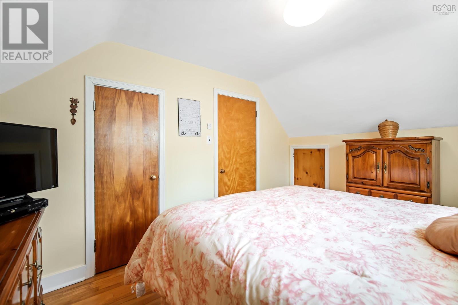 Property 39 of 49 of 6 Piers Avenue