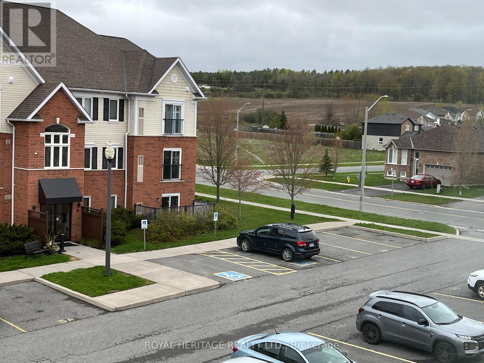 306 Spillsbury Unit 307 photo 2