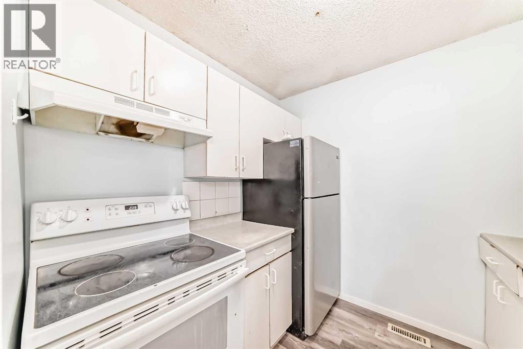 Single Family House Bi-level for Sale in F Pinehill Road NE Pineridge Calgary 