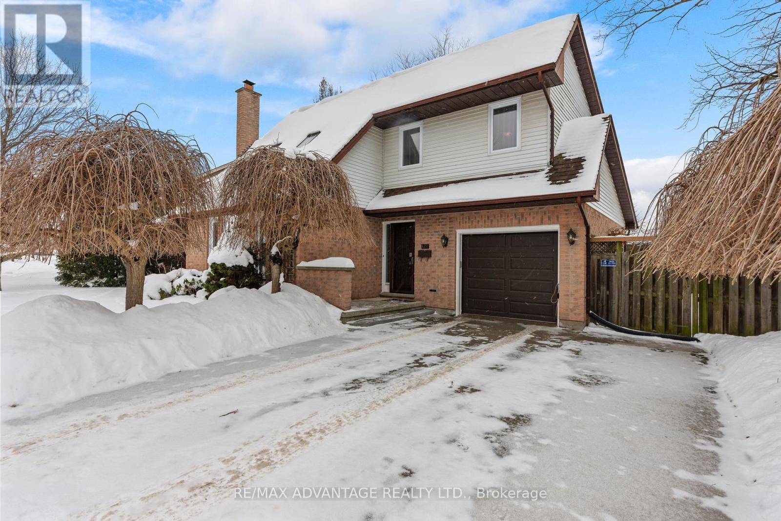 122 BARRYDALE CRESCENT - Photo 3 of 46, London North (North I), Ontario
