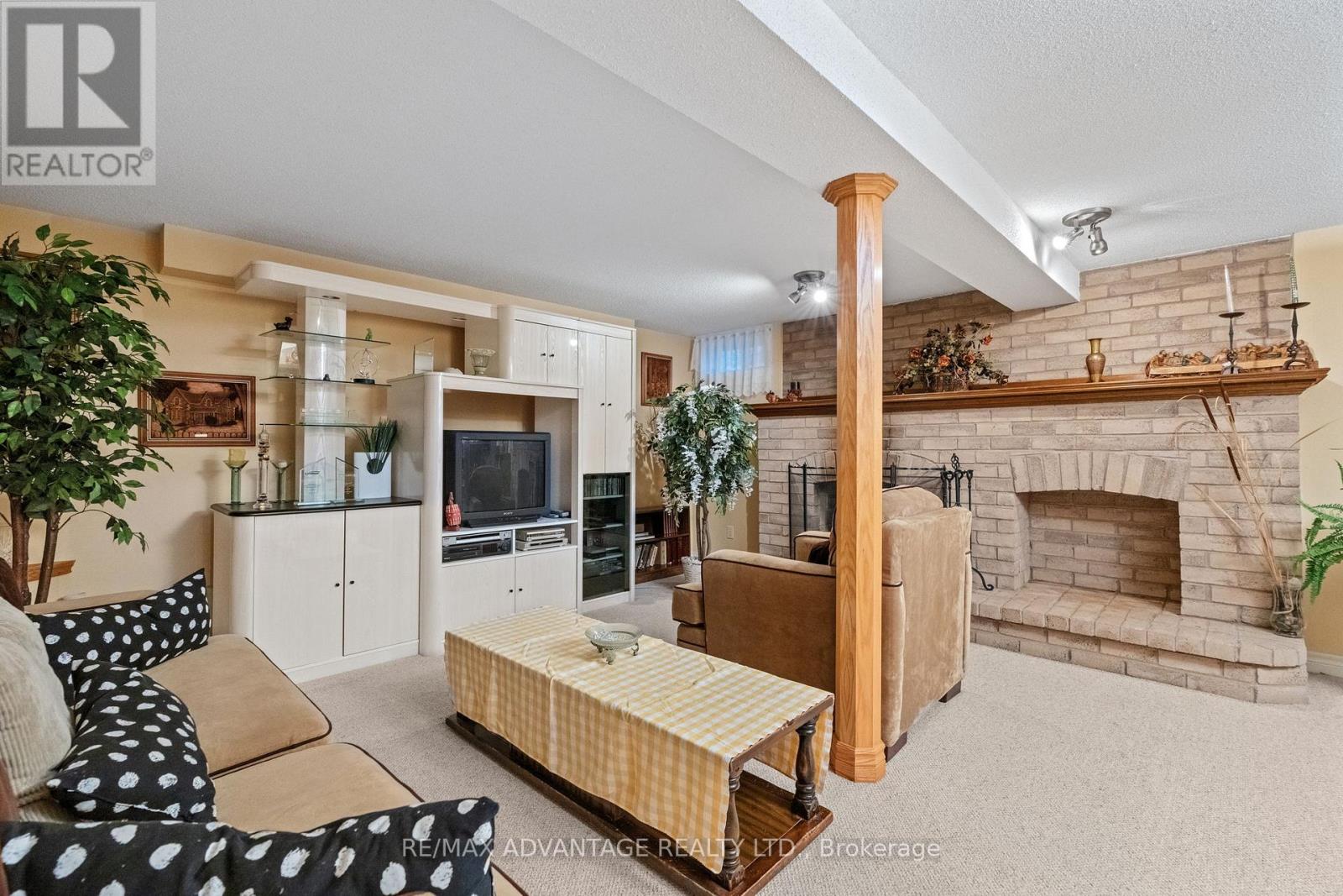 122 BARRYDALE CRESCENT Property Photo