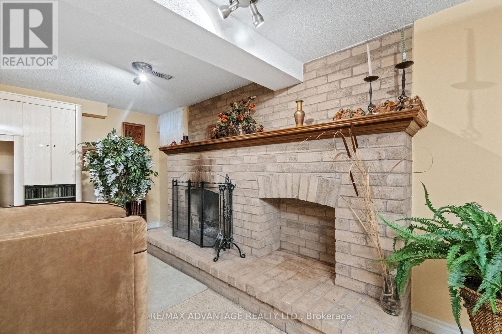 122 BARRYDALE CRESCENT Property Photo