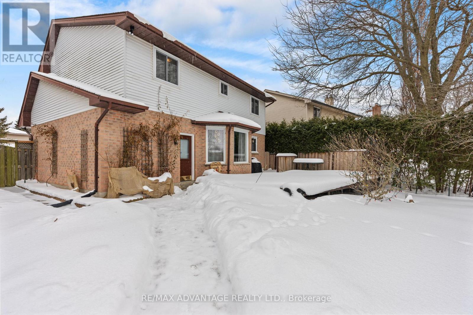 122 BARRYDALE CRESCENT Property Photo