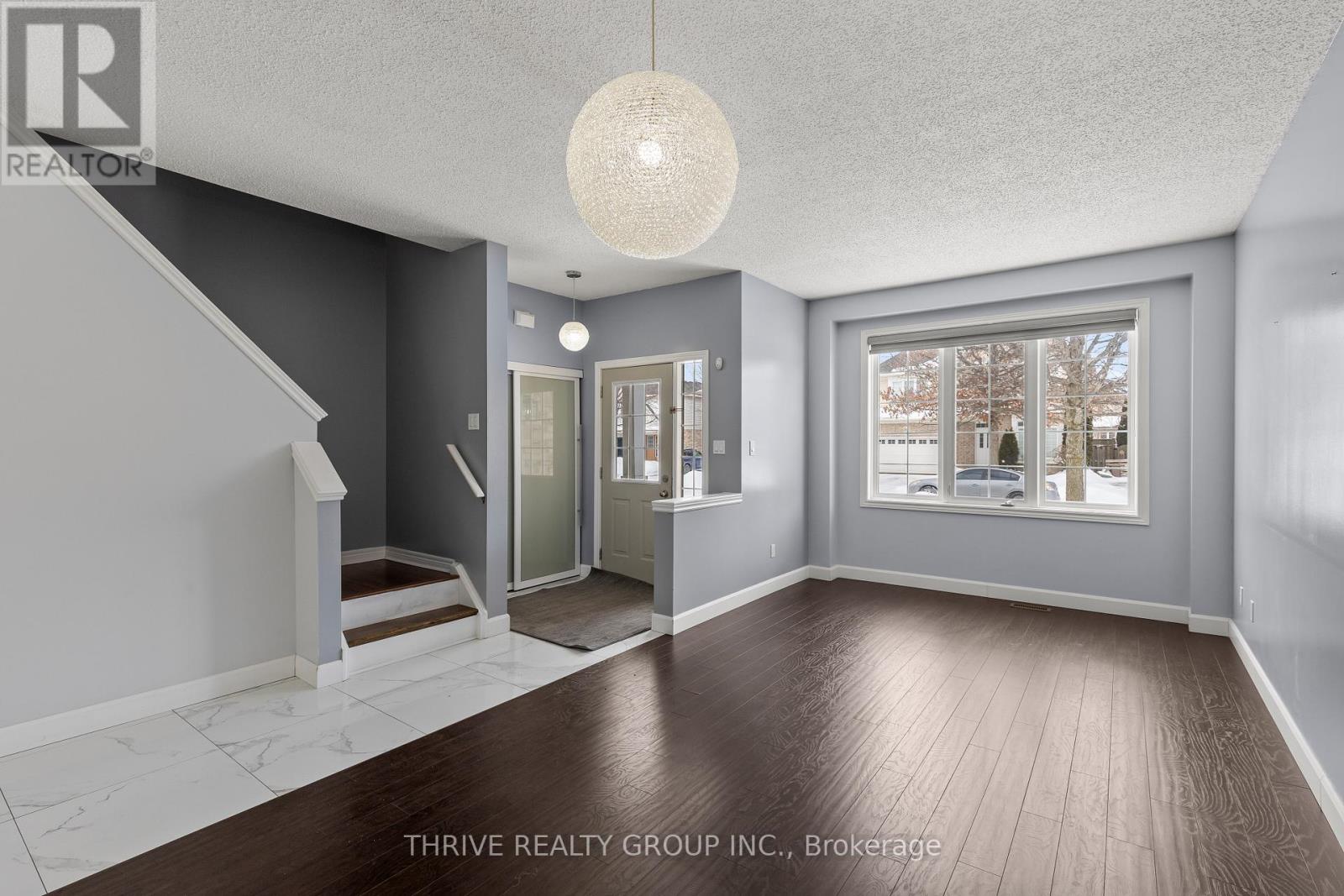 463 SOUTH LEAKSDALE CIRCLE - Photo 4 of 49, London South (South U), Ontario