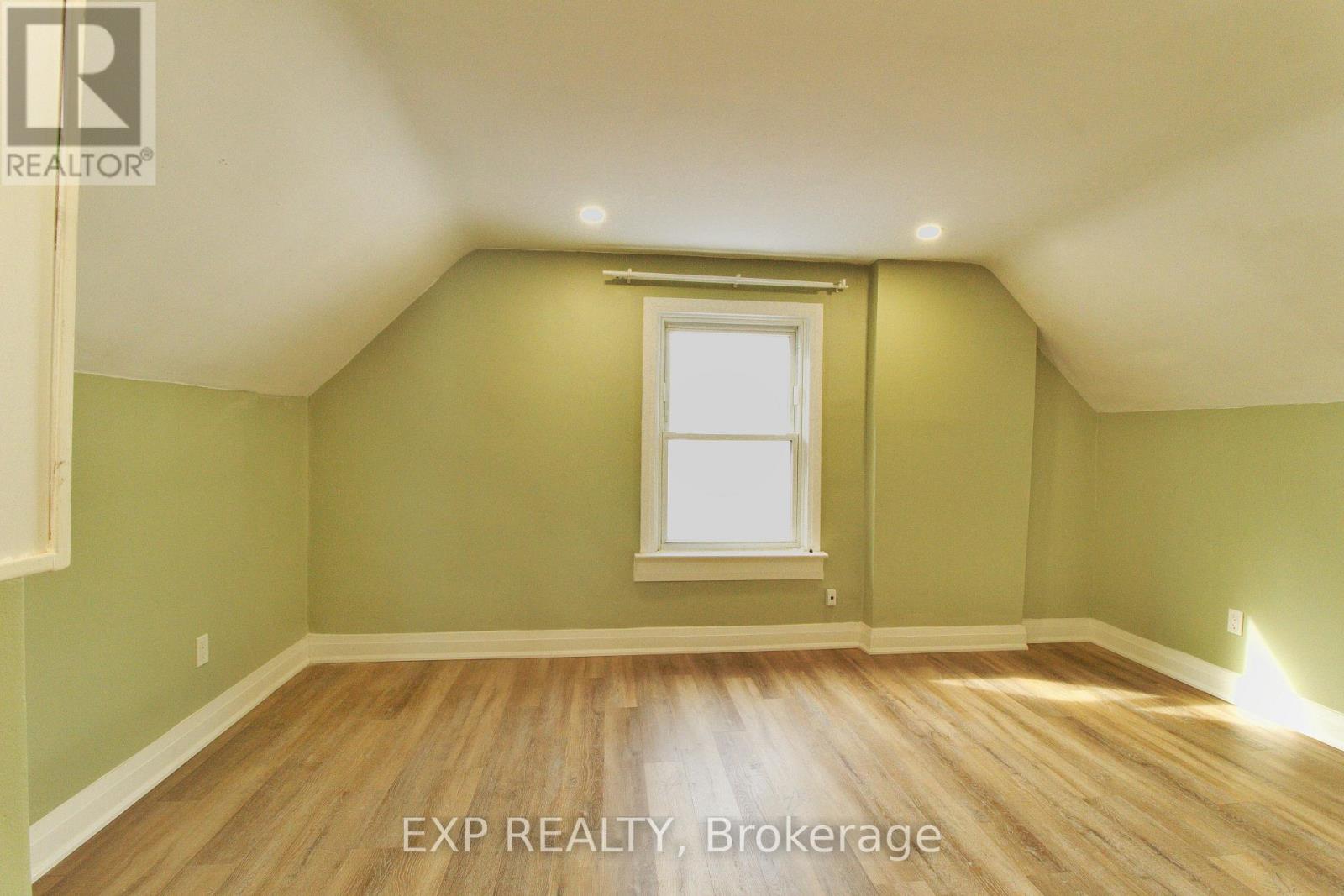 UPPER - 1243 LANGMUIR AVENUE - Photo 3 of 8, London East (East M), Ontario