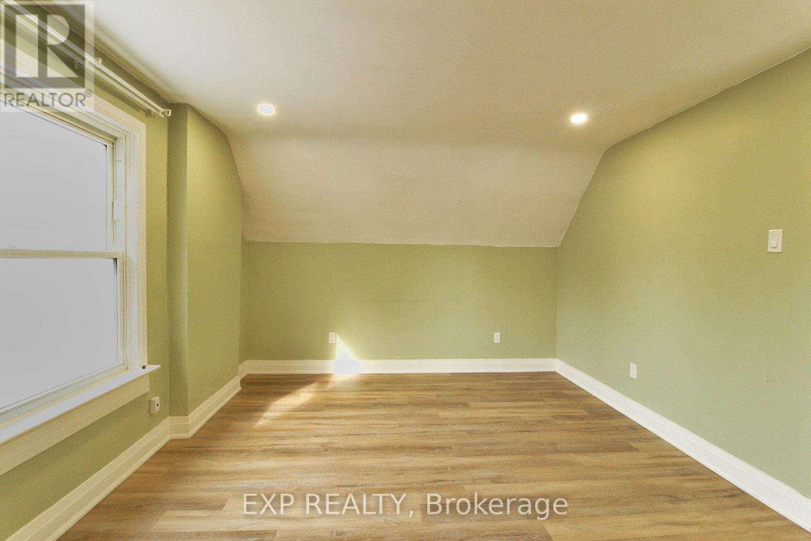 UPPER - 1243 LANGMUIR AVENUE - Photo 4 of 8, London East (East M), Ontario