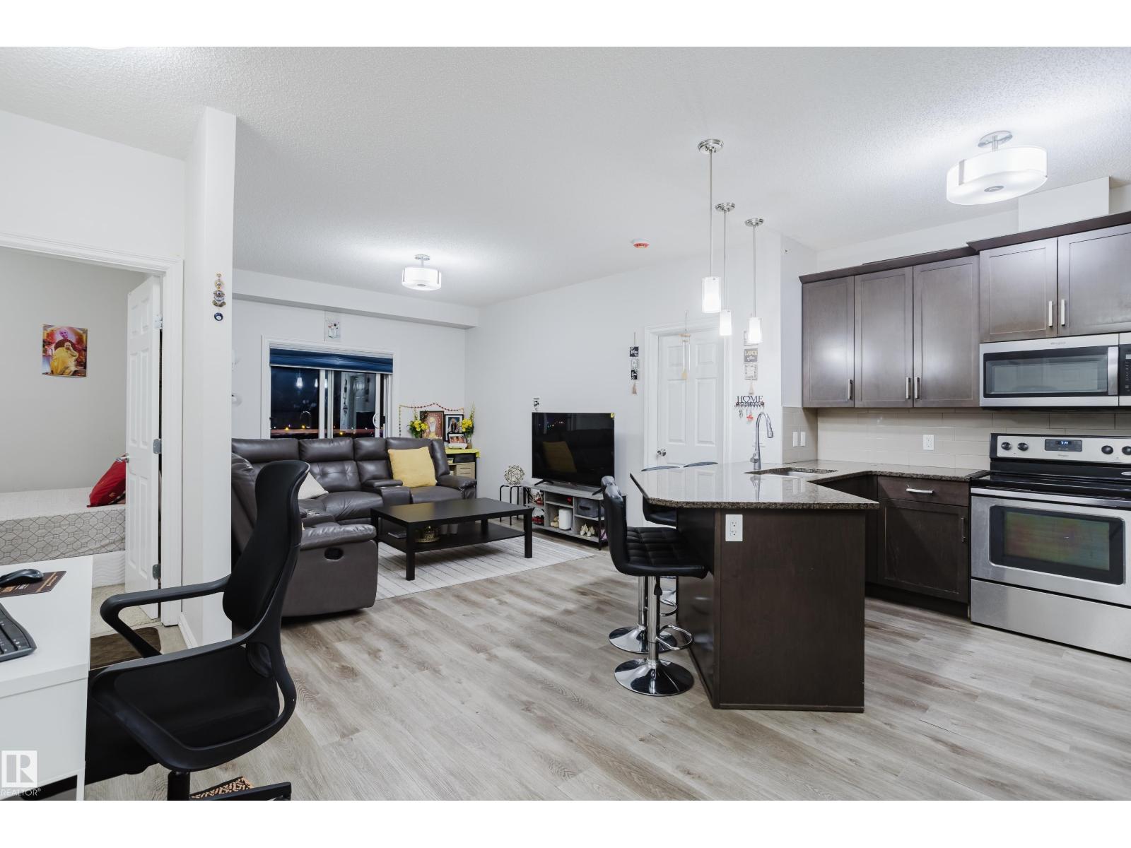 #415 2203 44 AV NW - 4