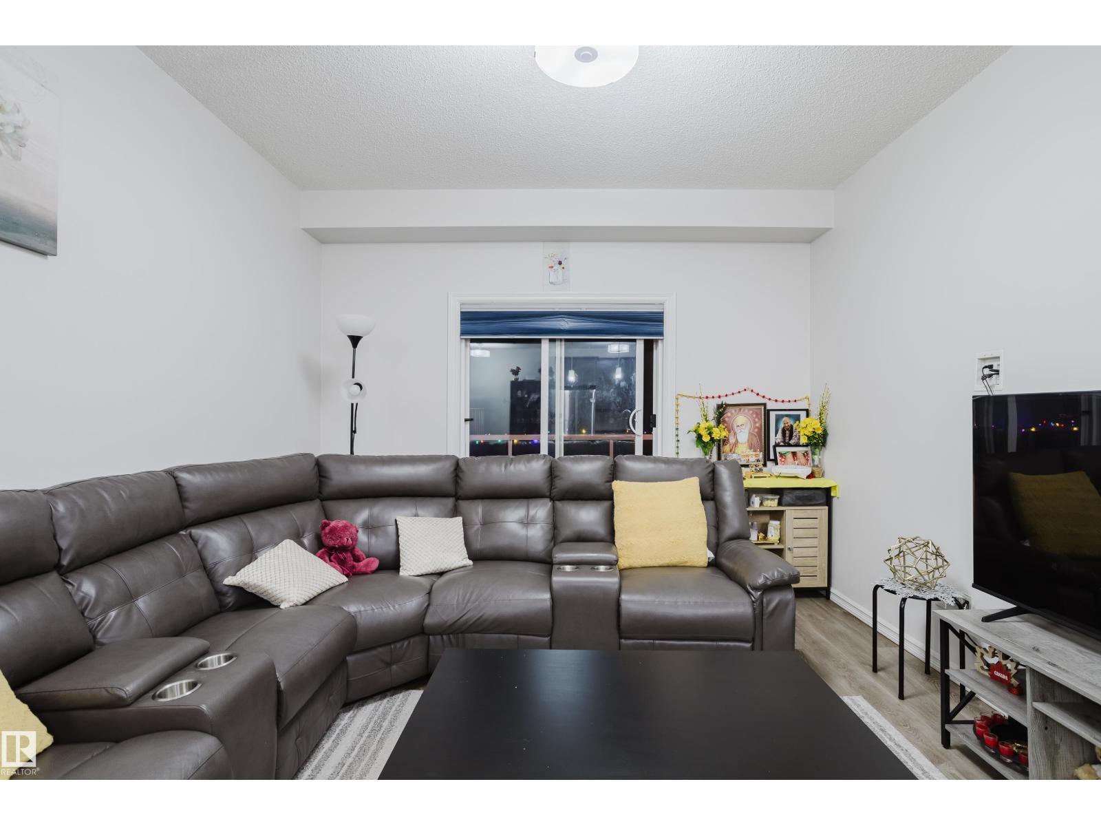 #415 2203 44 AV NW - 5