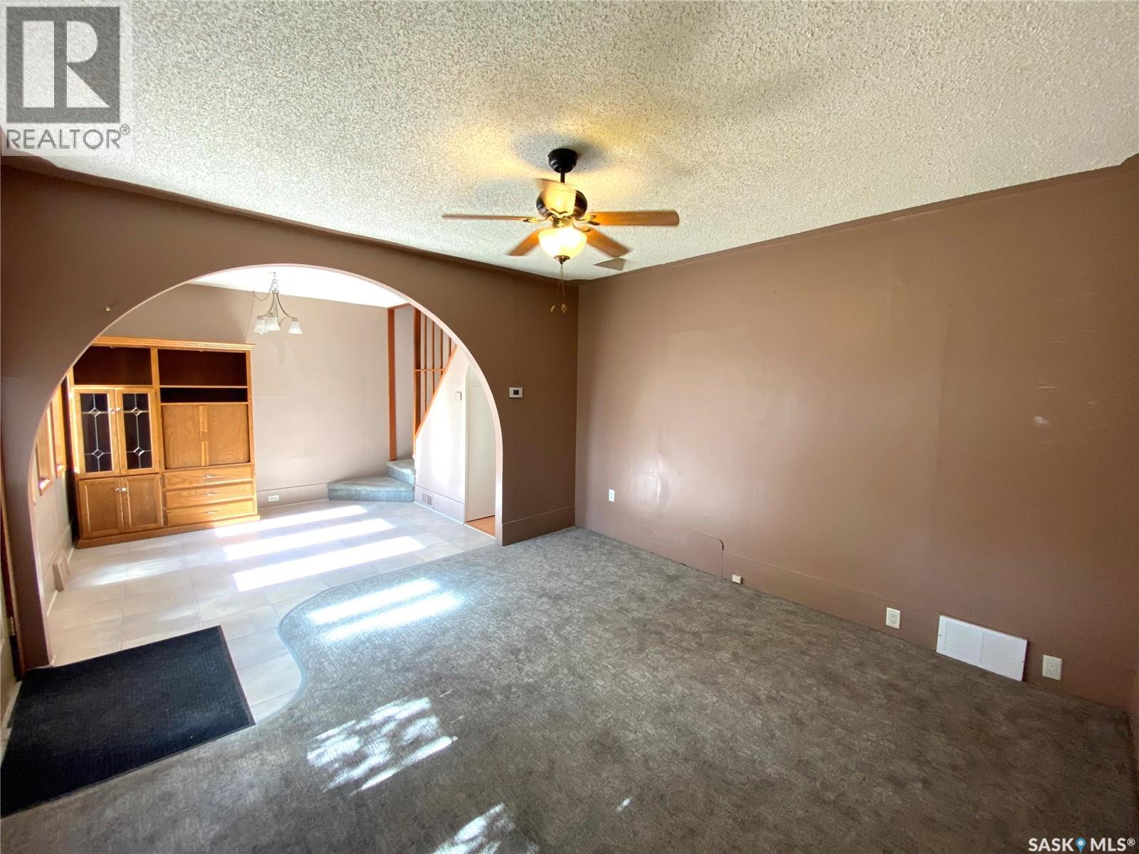 505 2nd STREET - Photo 3 of 37, Estevan, Saskatchewan