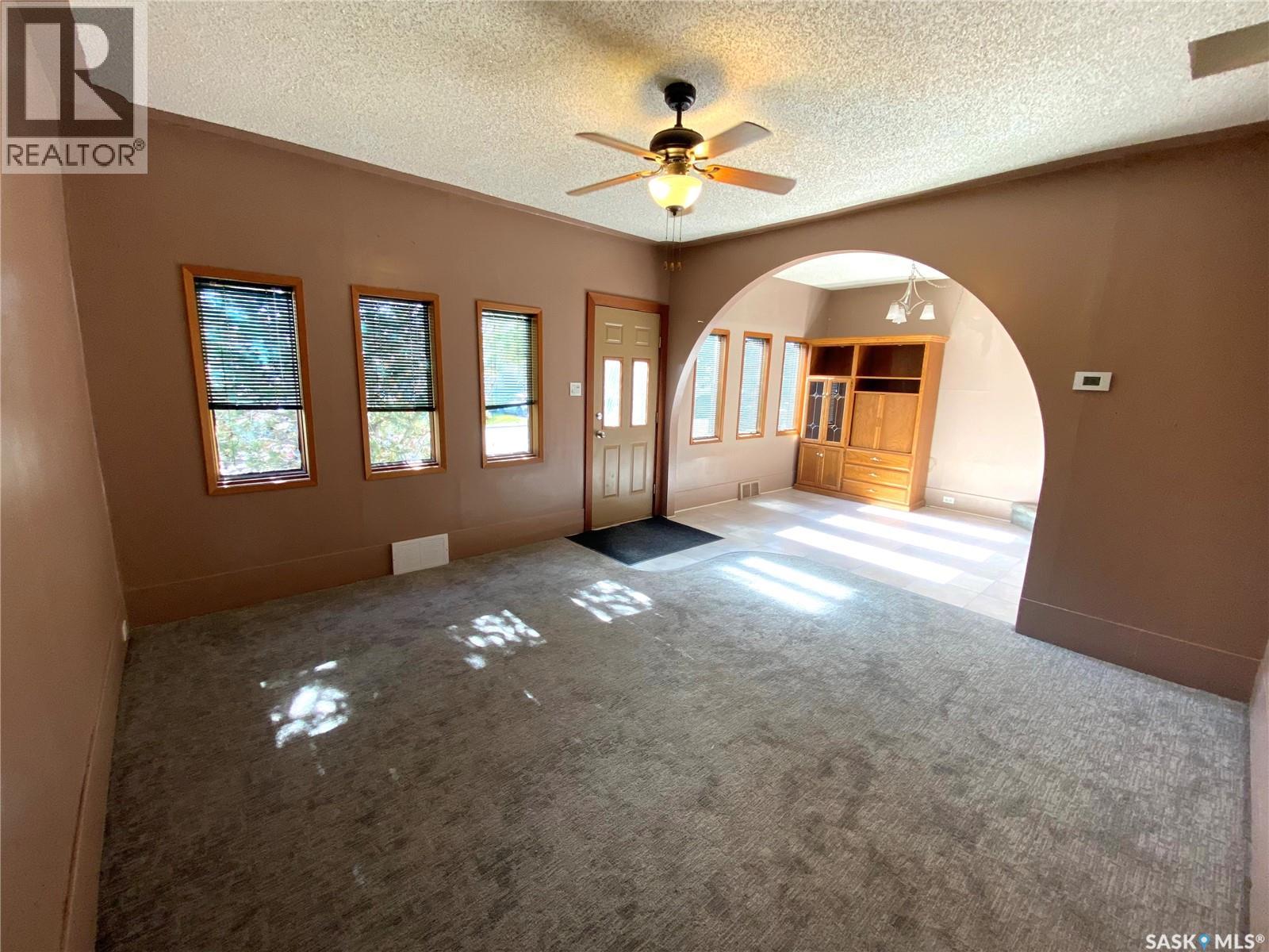 505 2nd STREET - Photo 2 of 37, Estevan, Saskatchewan