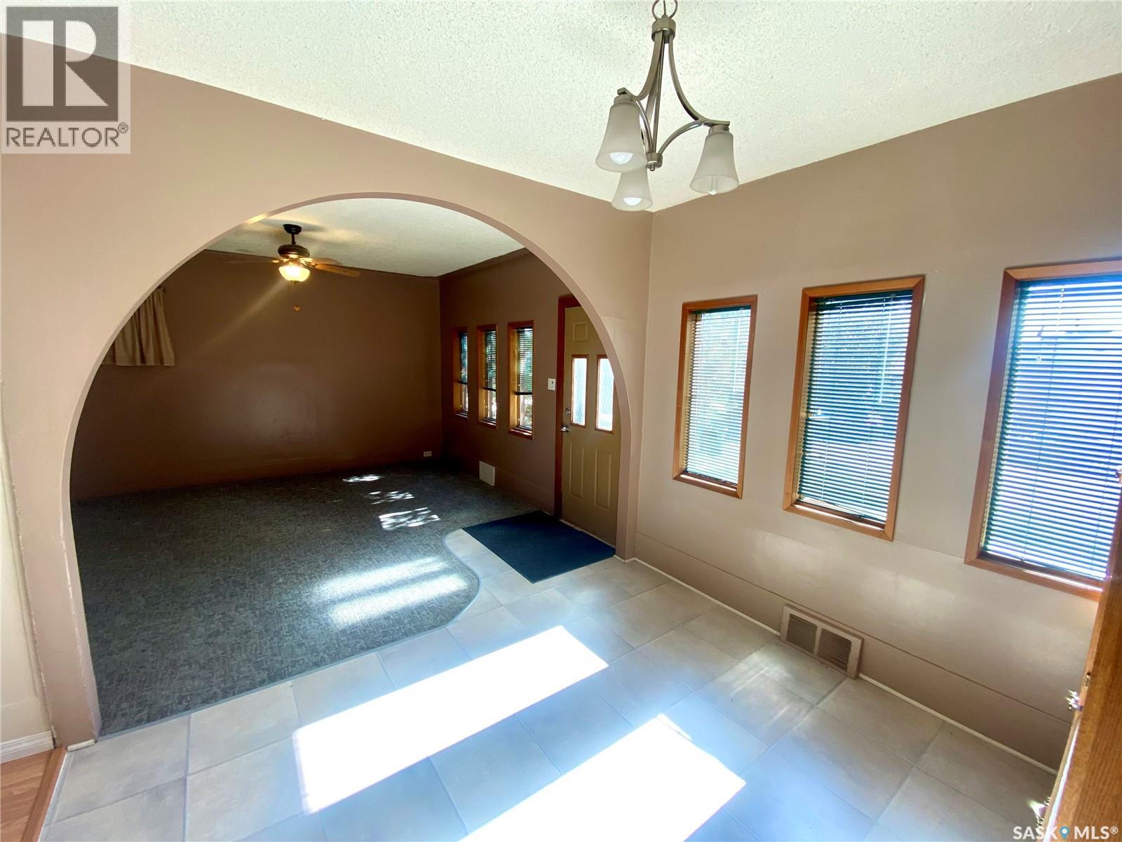 505 2nd STREET - Photo 4 of 37, Estevan, Saskatchewan