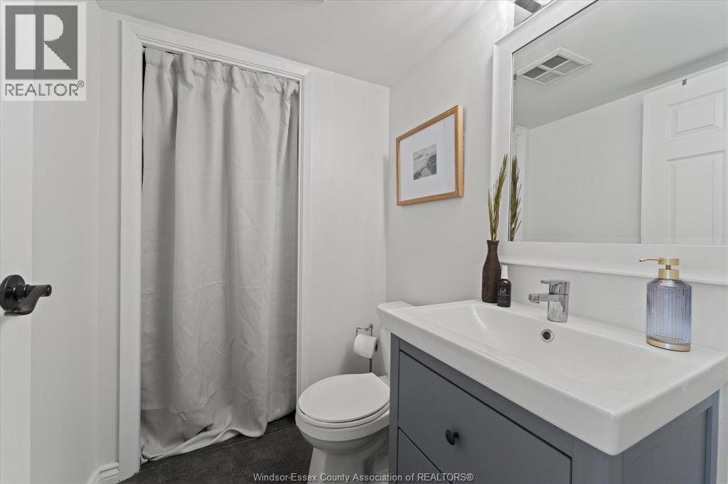 #1301 515 RIVERSIDE DRIVE WEST - 12