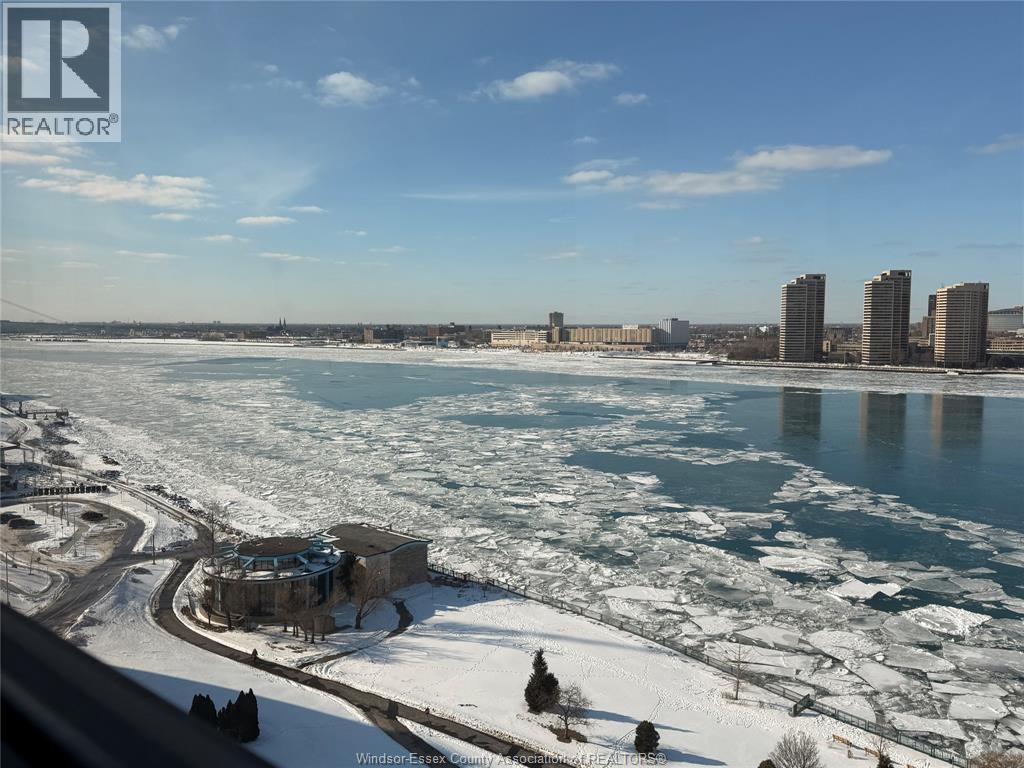 #1301 515 RIVERSIDE DRIVE WEST - 32
