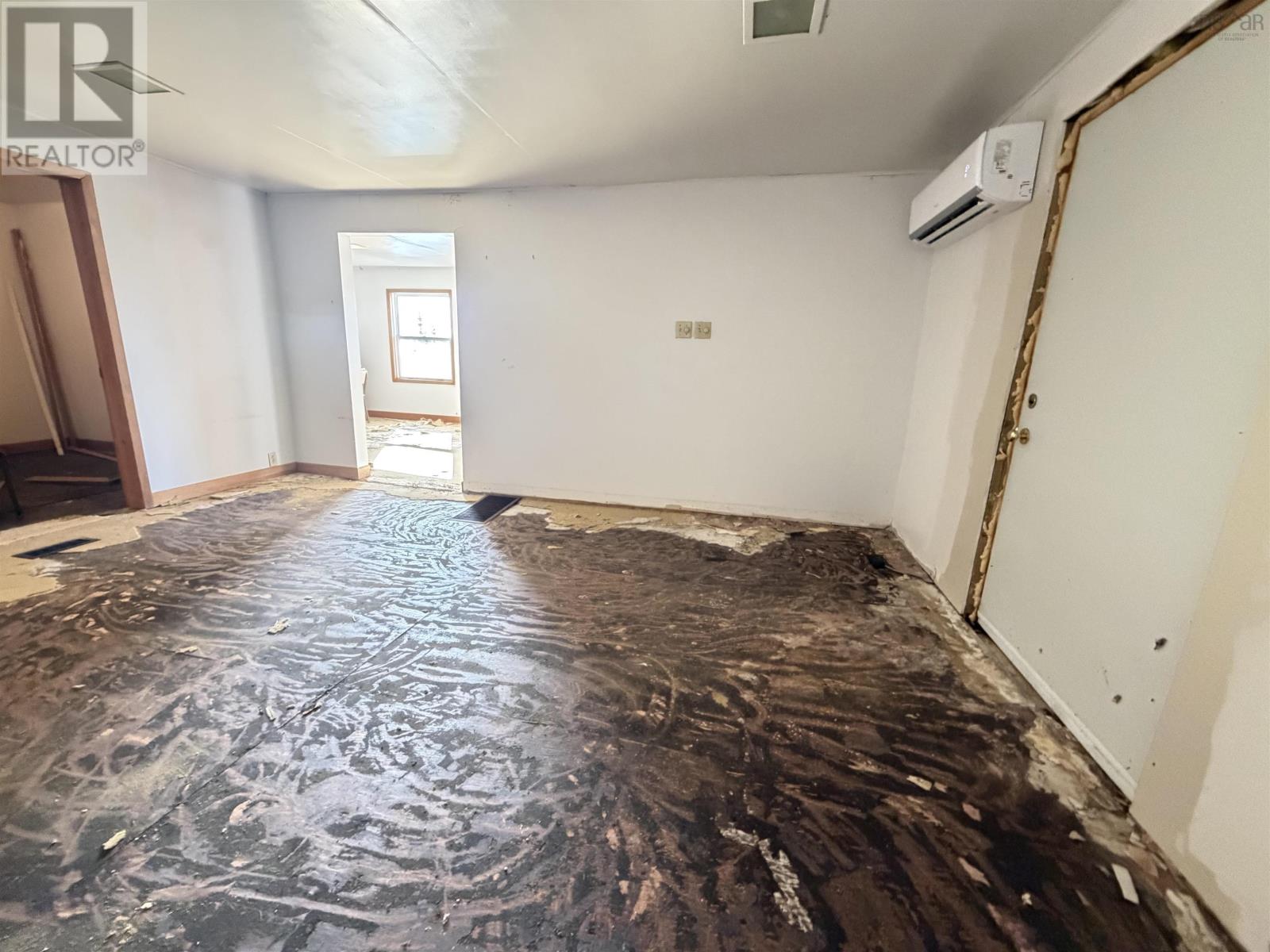 Property 31 of 41 of 429 Highway 7