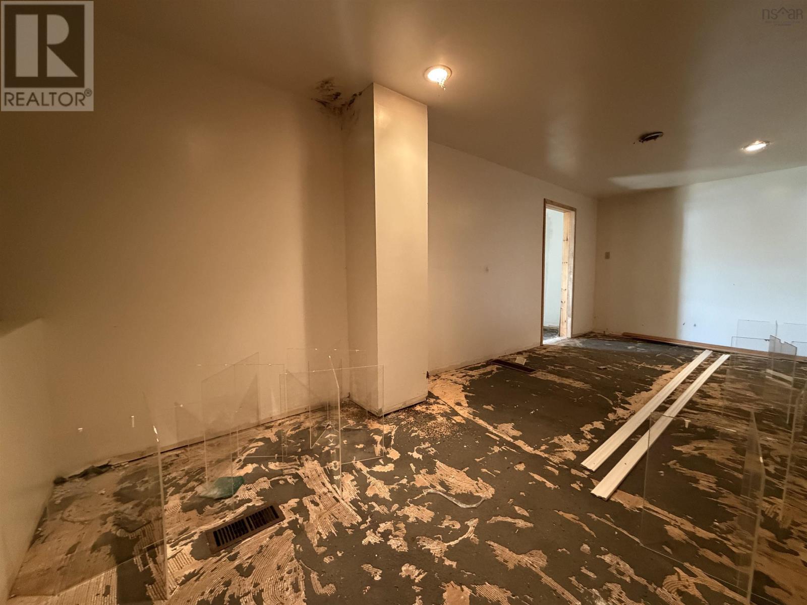 Property 30 of 41 of 429 Highway 7