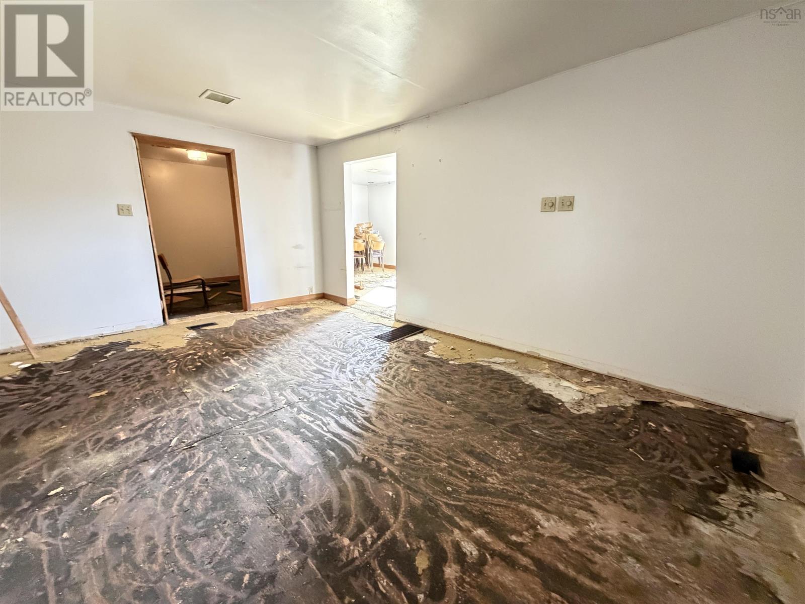 Property 32 of 41 of 429 Highway 7