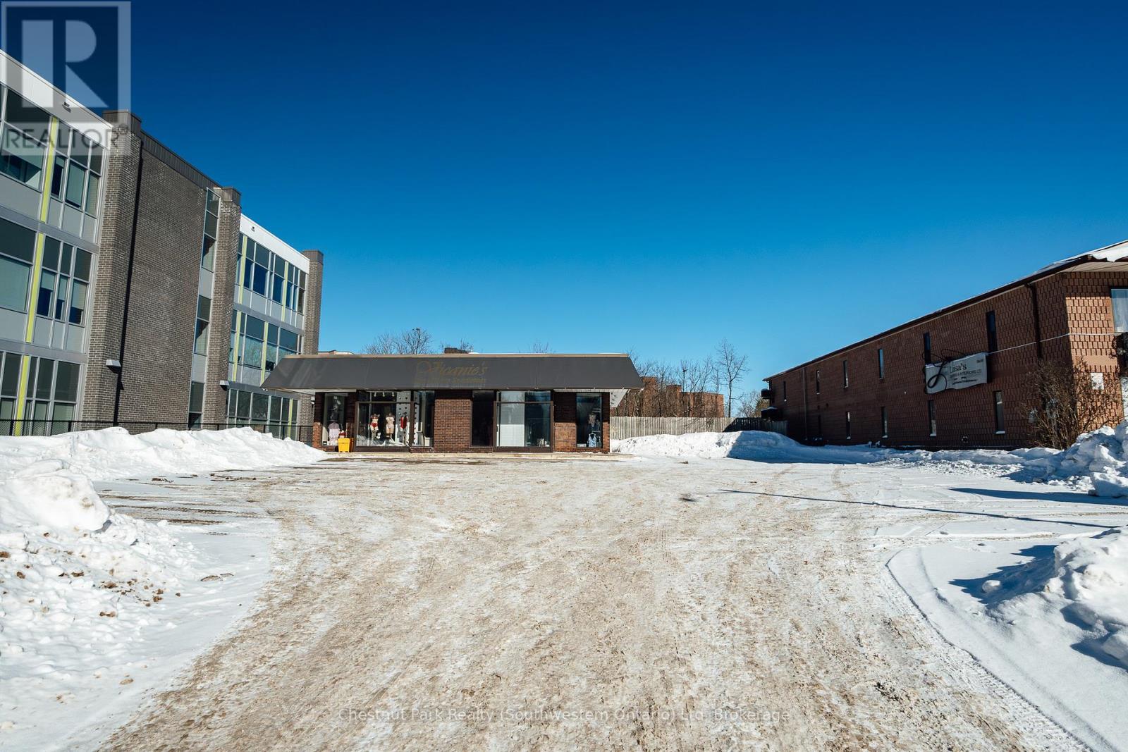 731 WOOLWICH STREET - Photo 3 of 18, Guelph (Riverside Park), Ontario