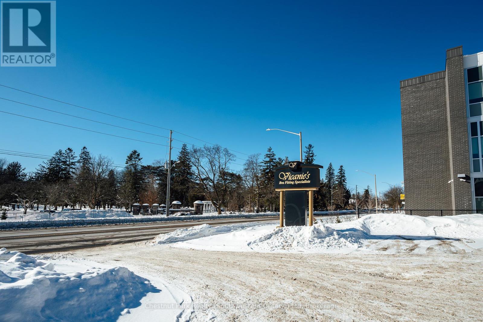 731 WOOLWICH STREET - Photo 4 of 18, Guelph (Riverside Park), Ontario