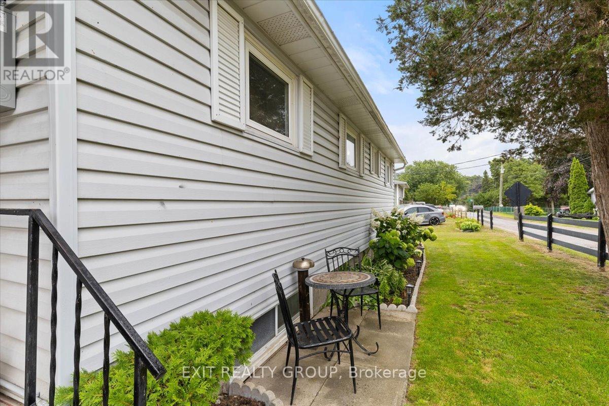 82 OUTLET ROAD, Prince Edward County (Athol Ward), Ontario
