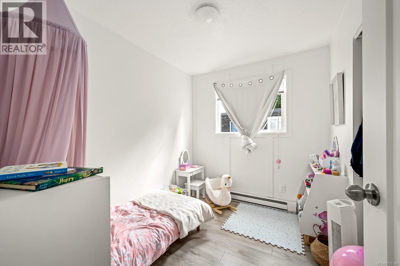 1883 & 1885 England Ave, Courtenay