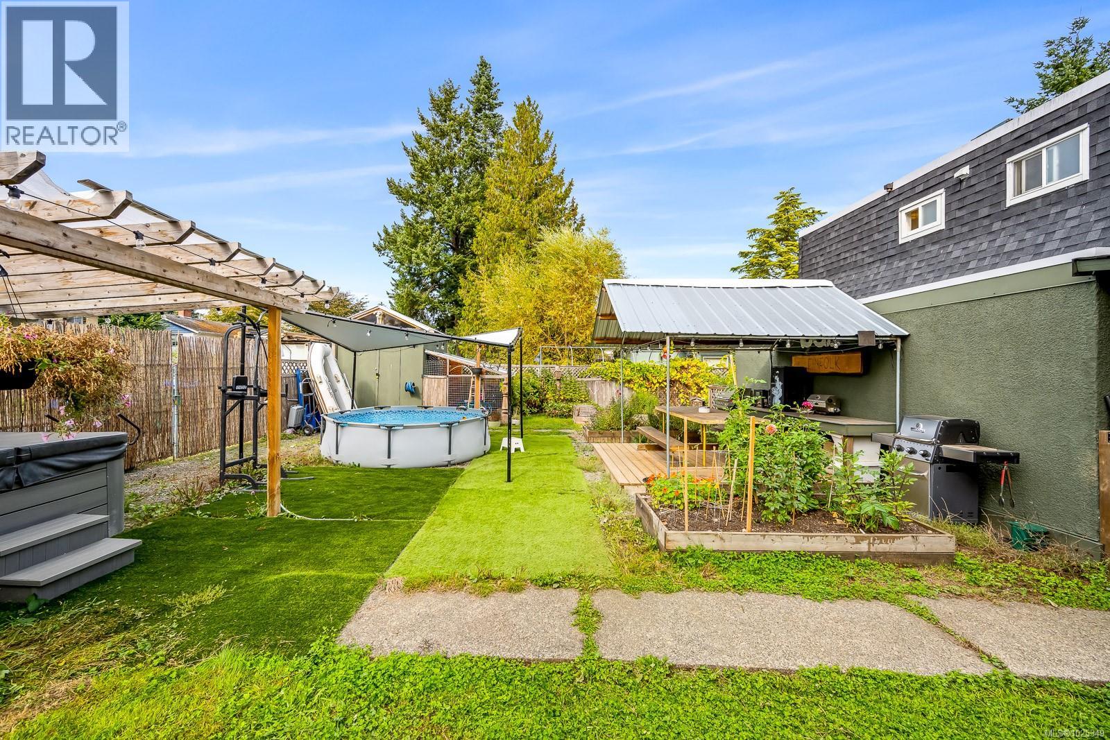 1883 & 1885 England Ave, Courtenay