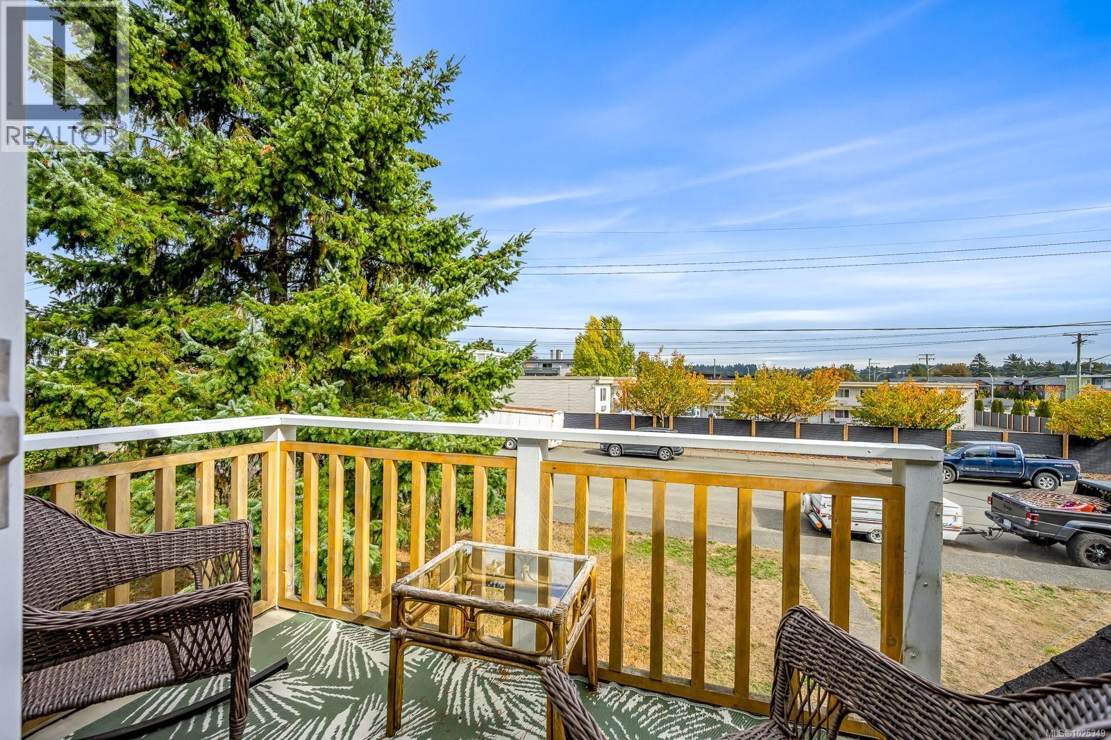 1883 & 1885 England Ave, Courtenay