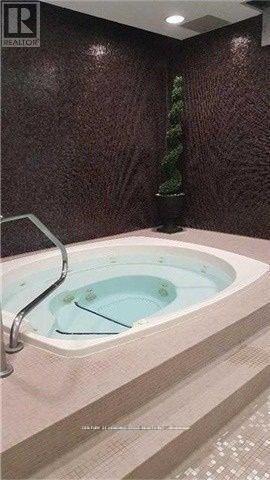 #212 18 KENASTON GARDENS - 23
