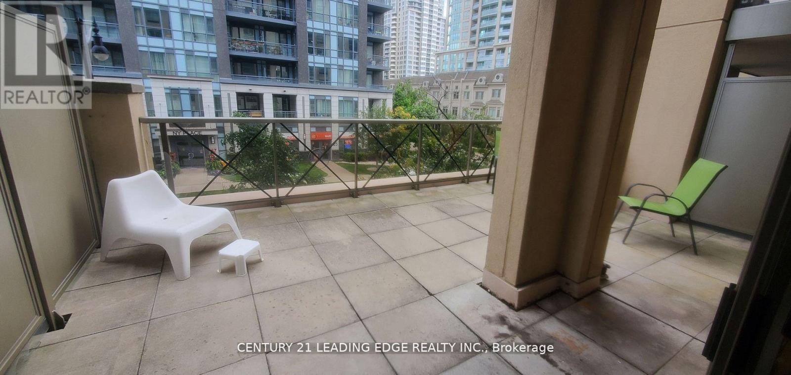 #212 18 KENASTON GARDENS - 27
