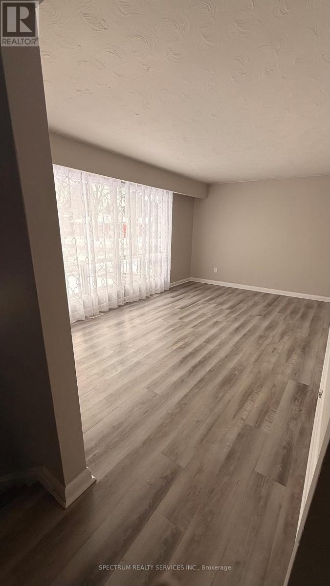 213 THISTLE DOWN BOULEVARD - Photo 3 of 20, Toronto (Thistletown-Beaumonde Heights), Ontario