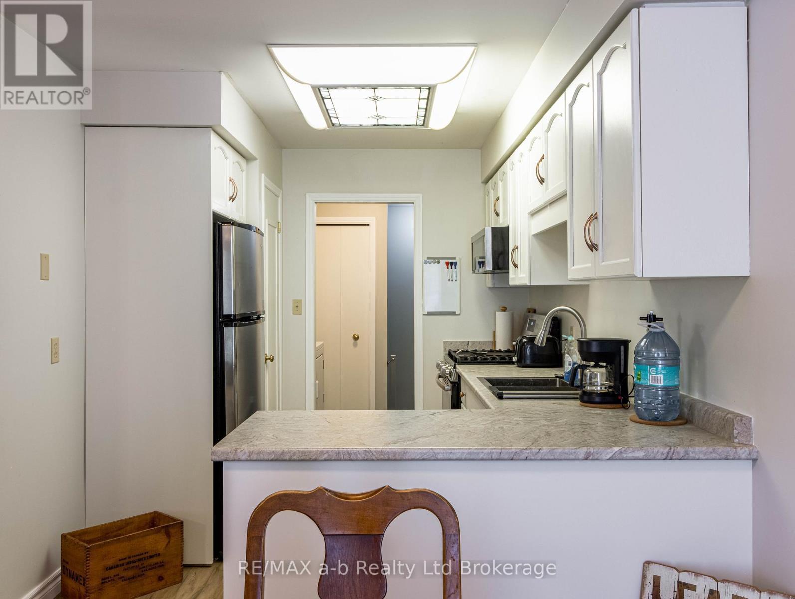 18 ORIOLE CRESCENT - Photo 5 of 26, Woodstock (Woodstock - North), Ontario