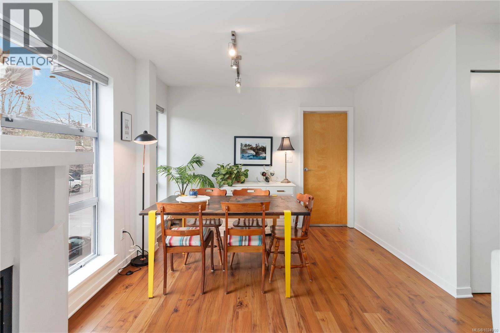 313 90 Regatta Landing, Victoria