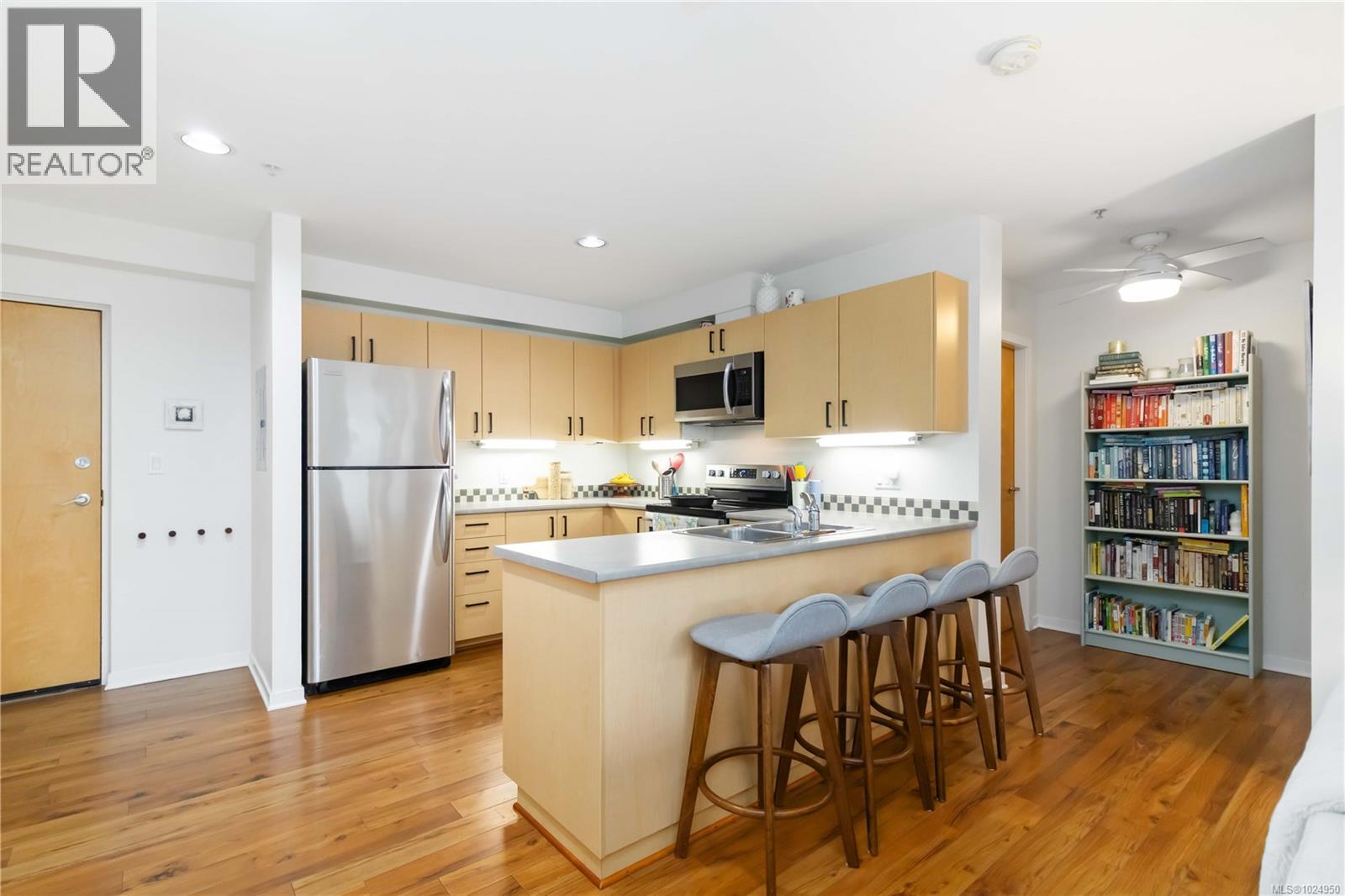 313 90 Regatta Landing, Victoria