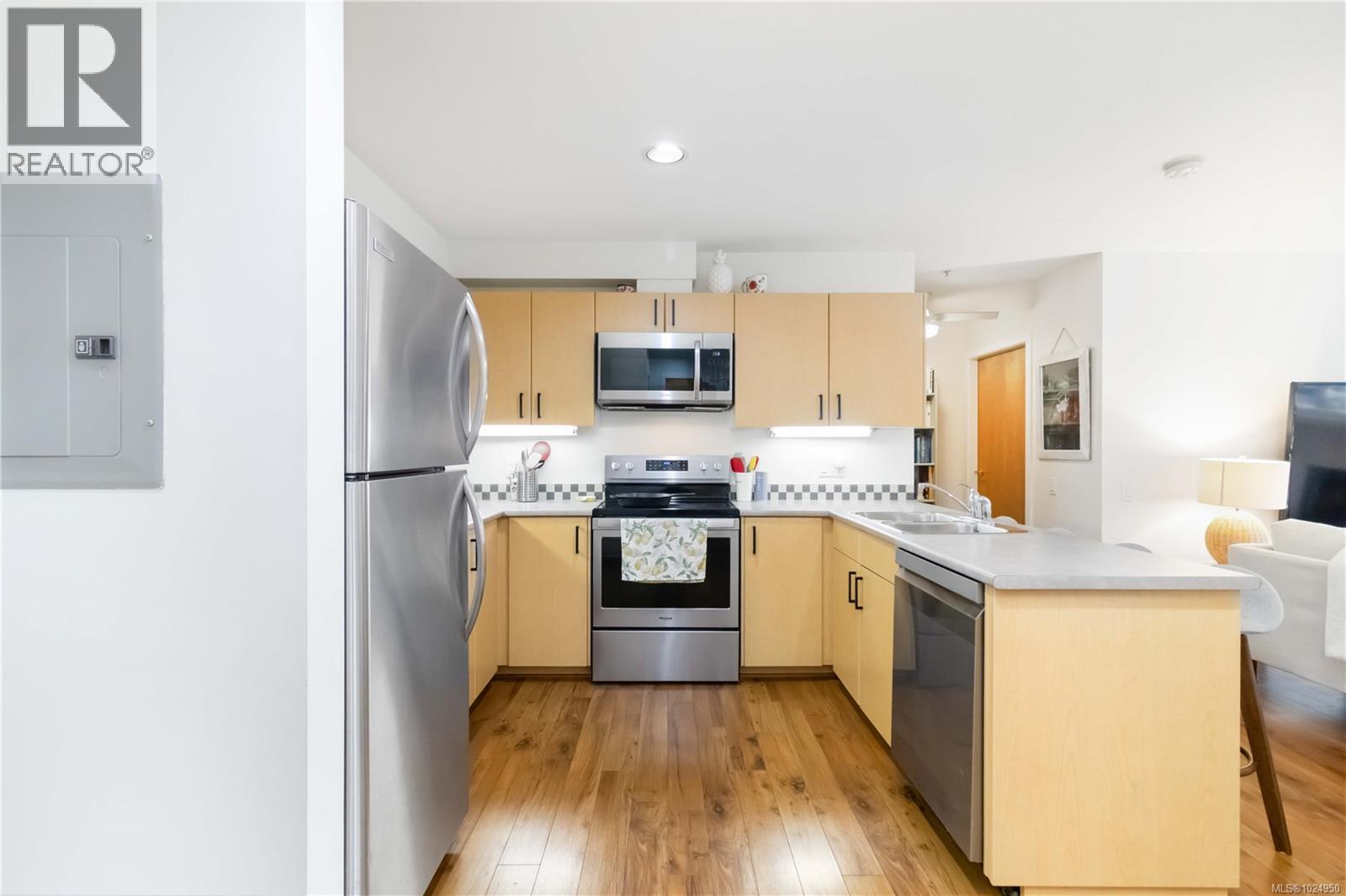 313 90 Regatta Landing, Victoria