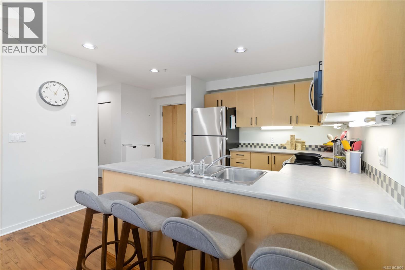 313 90 Regatta Landing, Victoria