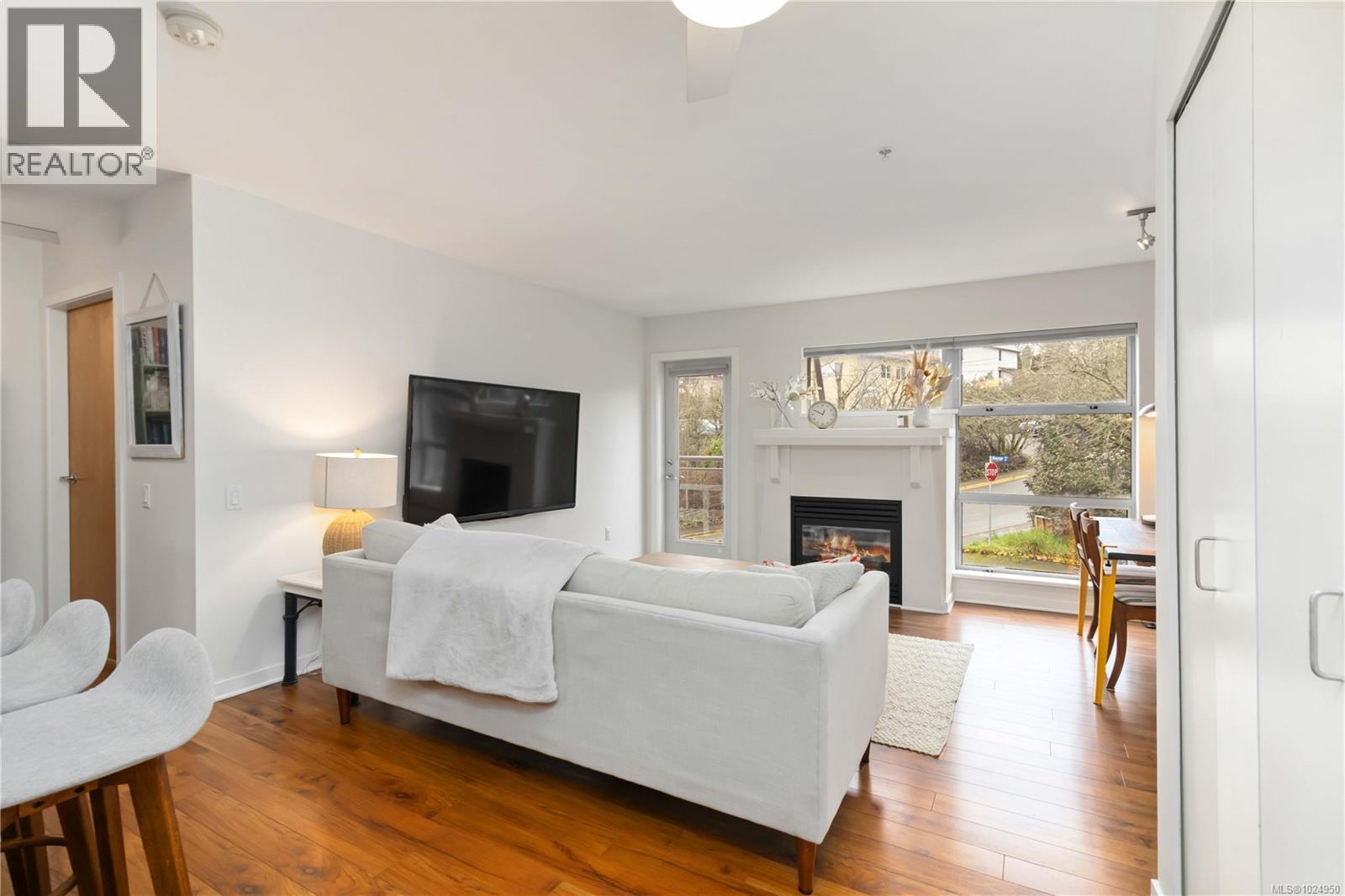 313 90 Regatta Landing, Victoria