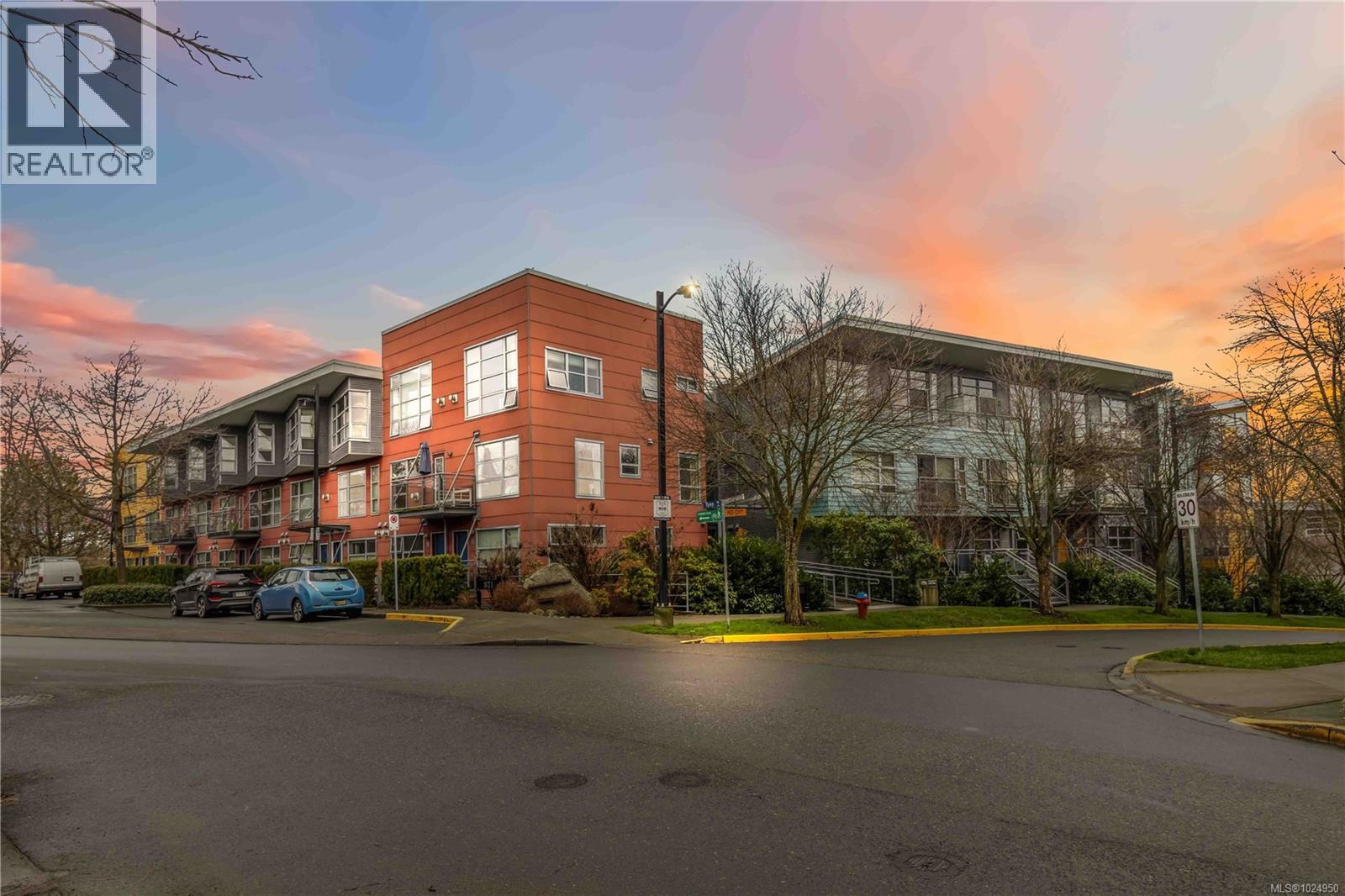 313 90 Regatta Landing, Victoria