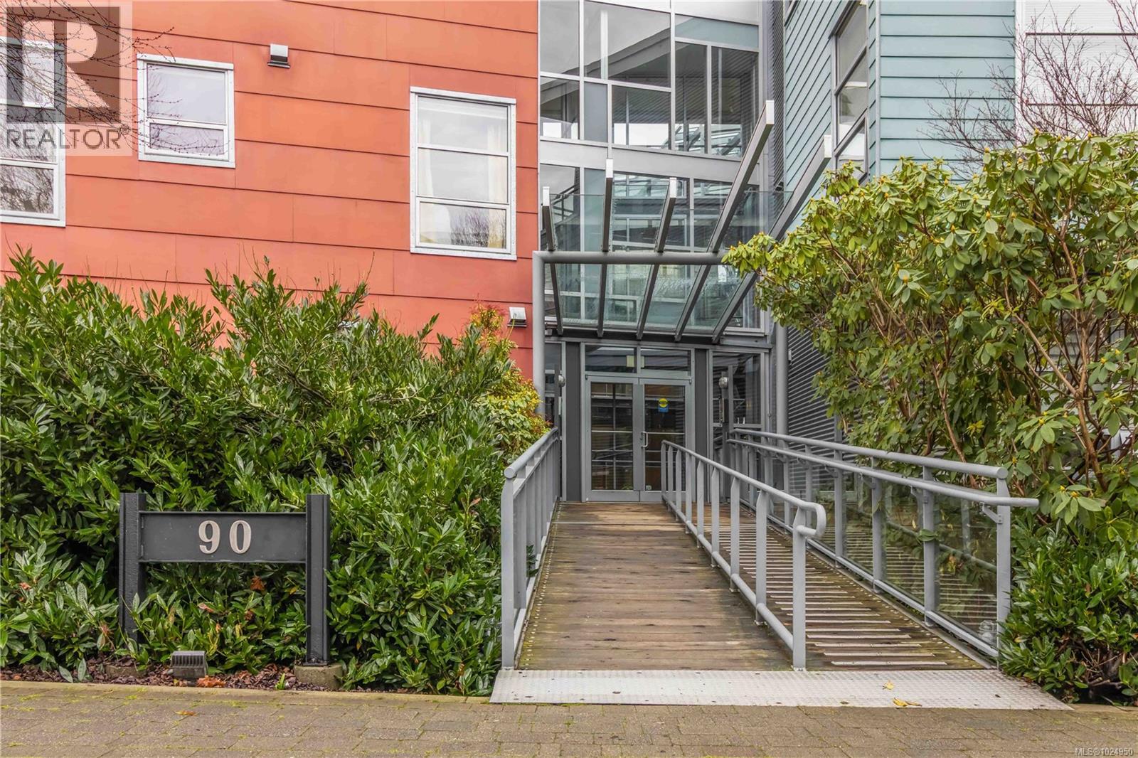 313 90 Regatta Landing, Victoria