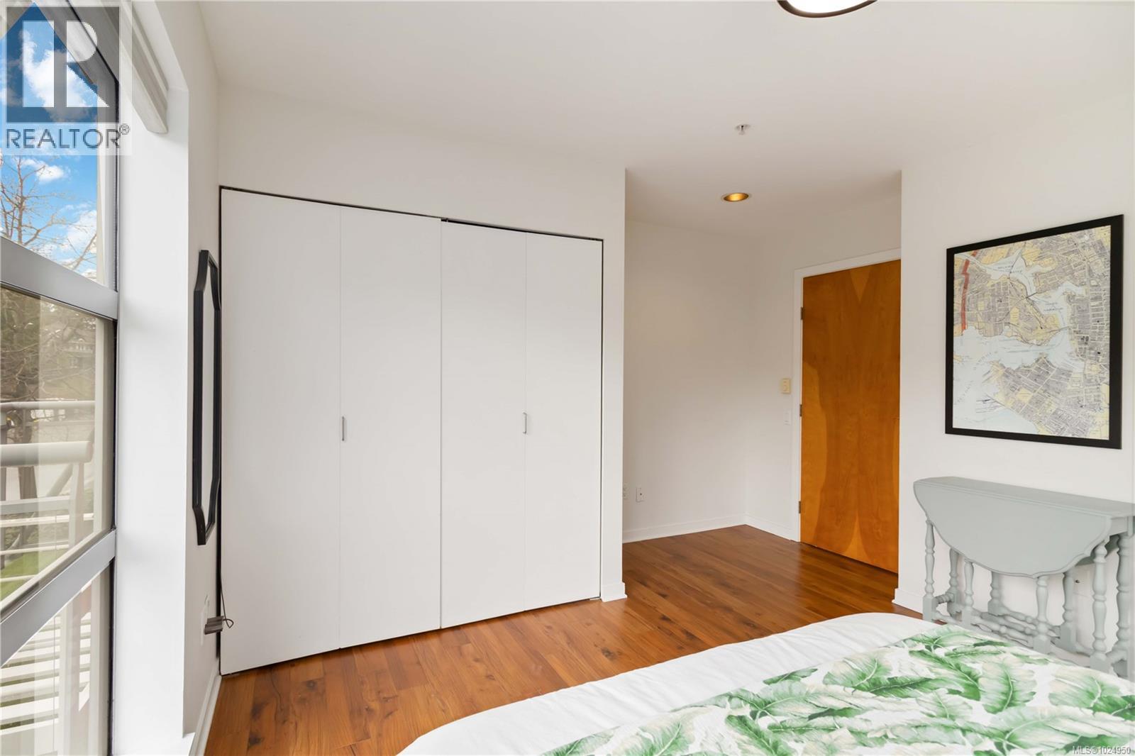 313 90 Regatta Landing, Victoria