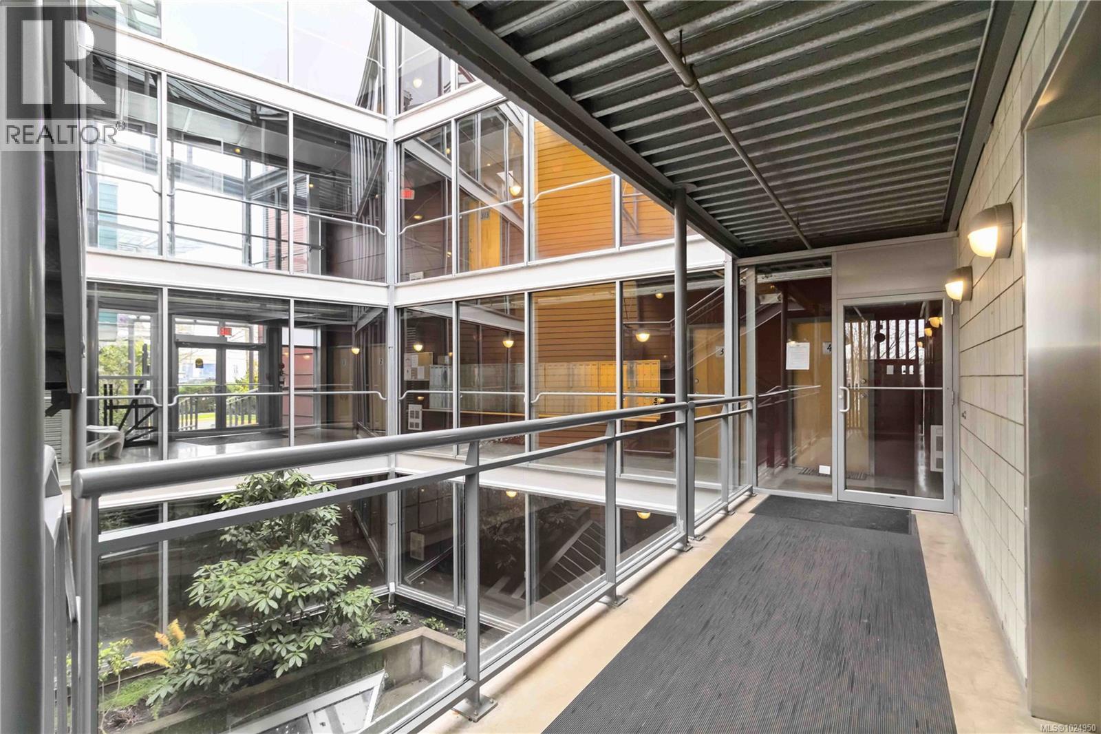 313 90 Regatta Landing, Victoria